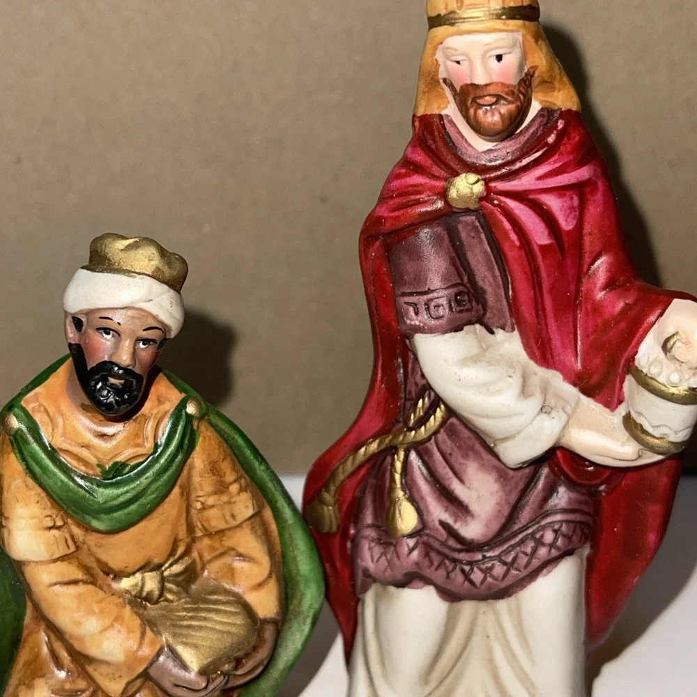 Vintage Christmas Nativity Porcelain Figurines 2 Wisemen 2 Wise Men Kings‎